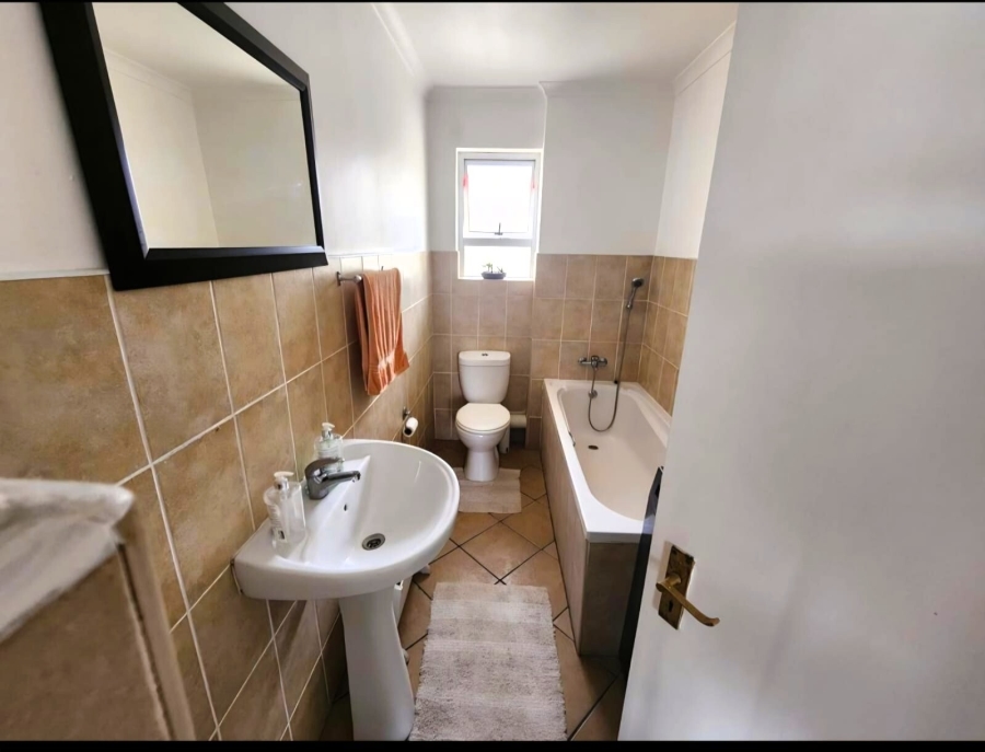 To Let 2 Bedroom Property for Rent in Whispering Pines Western Cape